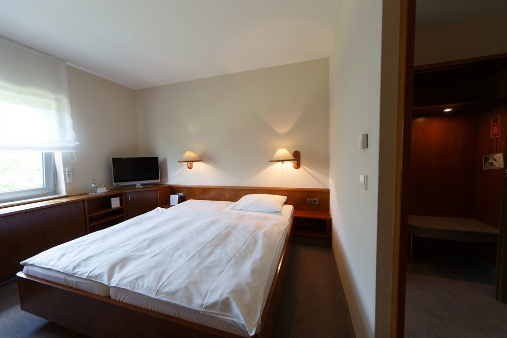 Seehotel Ketsch Schwetzingen Dış mekan fotoğraf